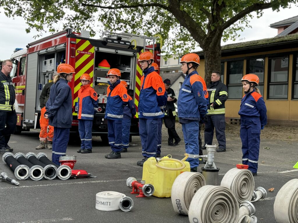 JF-Uebung Jugendfeuerwehr beim Übungsdienst